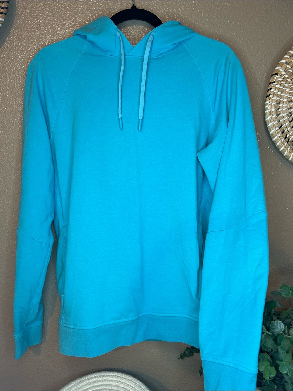 lululemon athletica Women’s Bright Turquoise Hooded Pullover